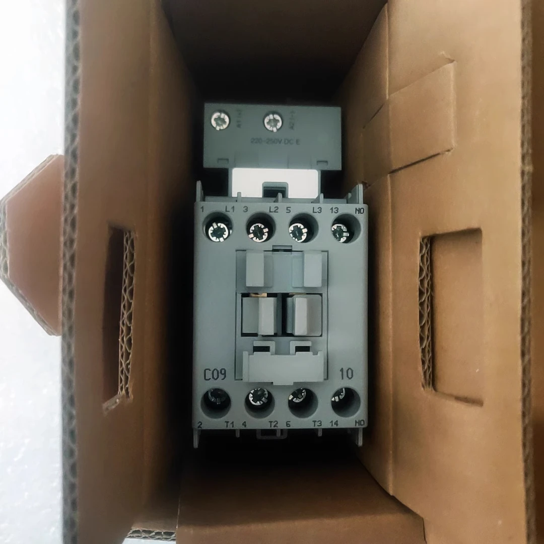 

Contactor 100-C09E * 10A 100-C09EA10 220V