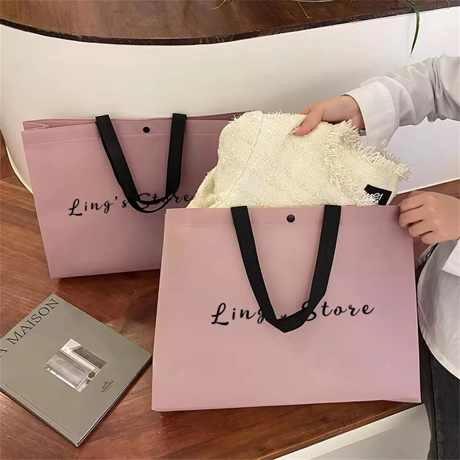 200 قطعة شخصية غير المنسوجة مجوهرات حمل حقيبة التسوق فستان القماش تي شيرت مستحضرات التجميل هدايا الزفاف هدية الأحذية التعبئة والتغليف حقيبة يد