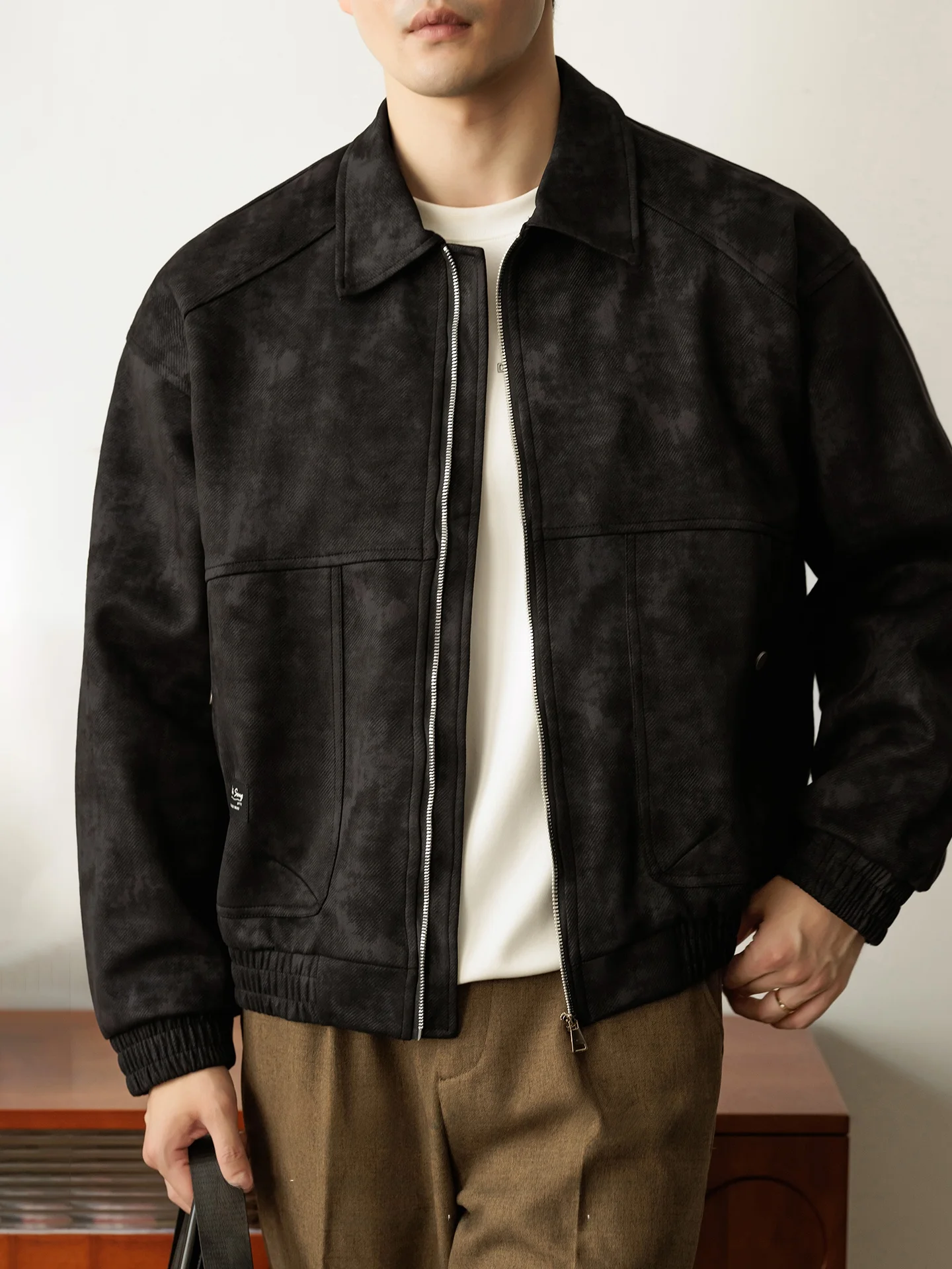 

Высококачественная мужская куртка с замшевым воротником, свободная посадка с принтом, повседневная верхняя одежда большого размера, модная брендовая осенне-зимняя модная городская одежда