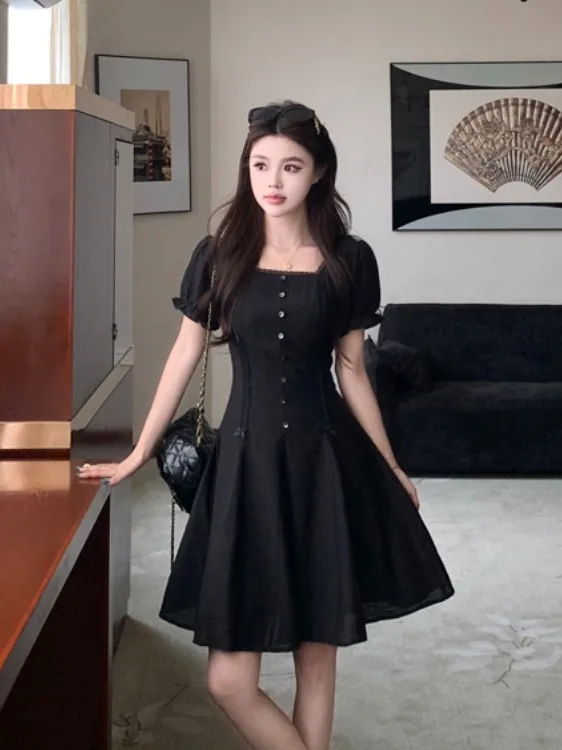 

Новое летнее женское платье больших размеров в стиле Хепберн с квадратным вырезом, богатой отделкой кружевом и приталенной талией, А-силуэт