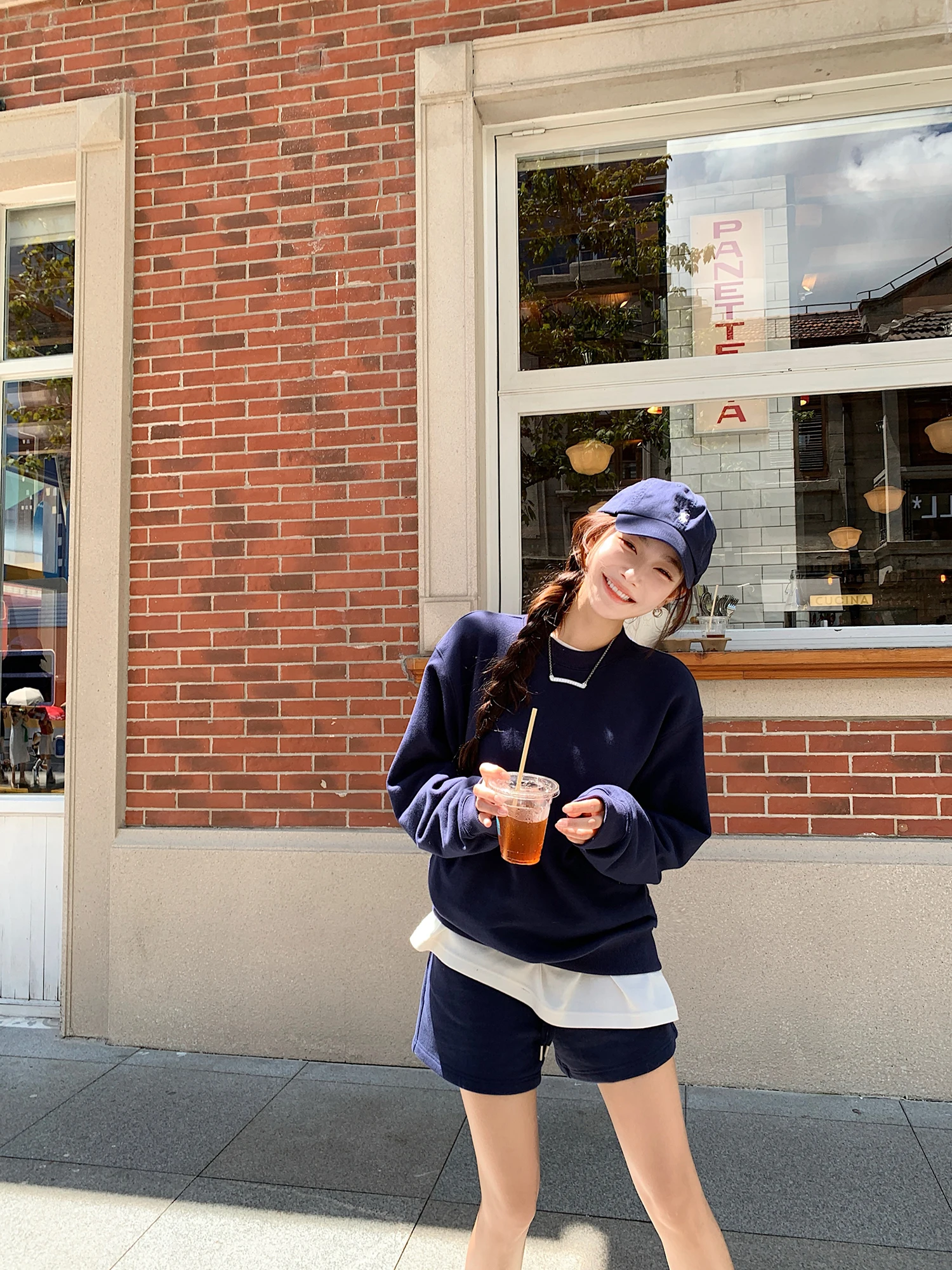 

Комплект из свитшота и шорт Lilylikes American Style: высокоплотное двойное плетение, 100% хлопок, осенний, свободный крой, модный женский комплект.