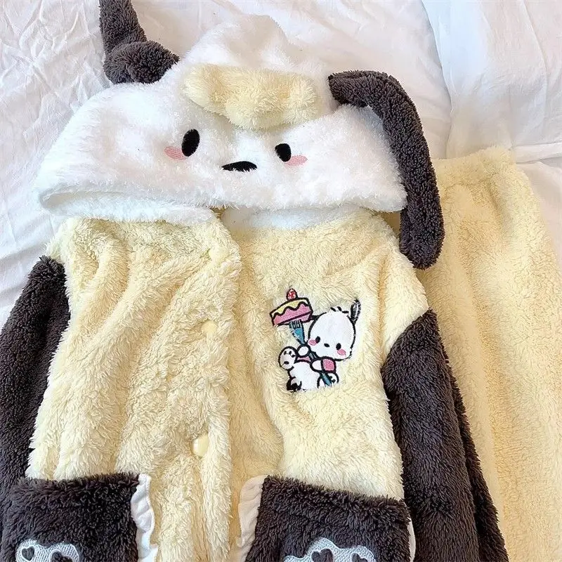 

Kawaii Pochacco пижамы с капюшоном для девочек, топы и брюки, осень-зима, коралловый бархат, утолщенная пара, милый повседневный домашний комплект с героями мультфильмов