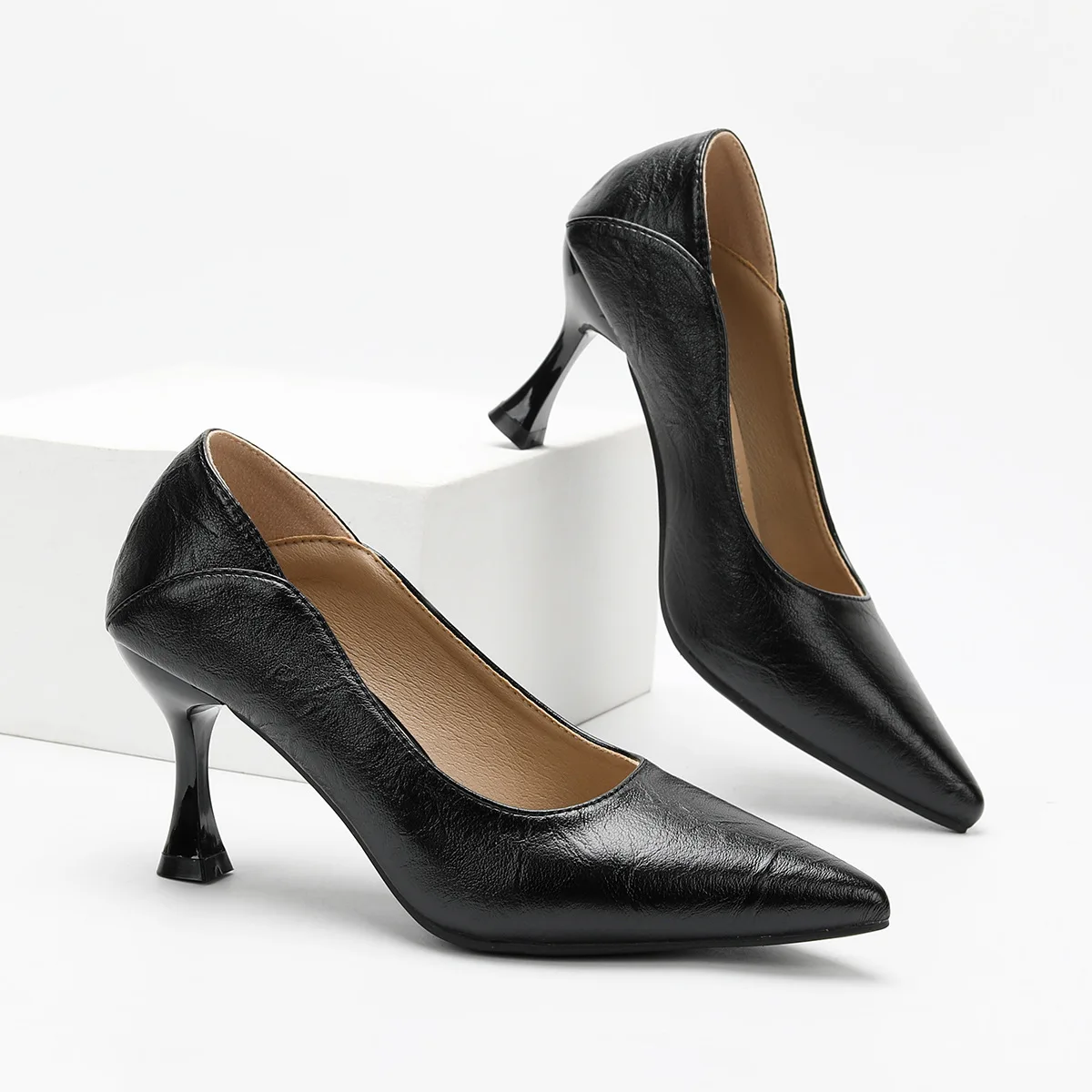 

New high-heeled shoes with thin heels and pointed toes, versatile design sense, single shoe for women