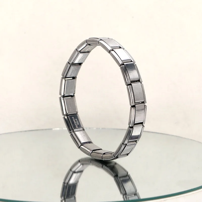 

European and American hot selling simple and fashionable stainless steel engraved bracelet, personalized and versatile, titanium