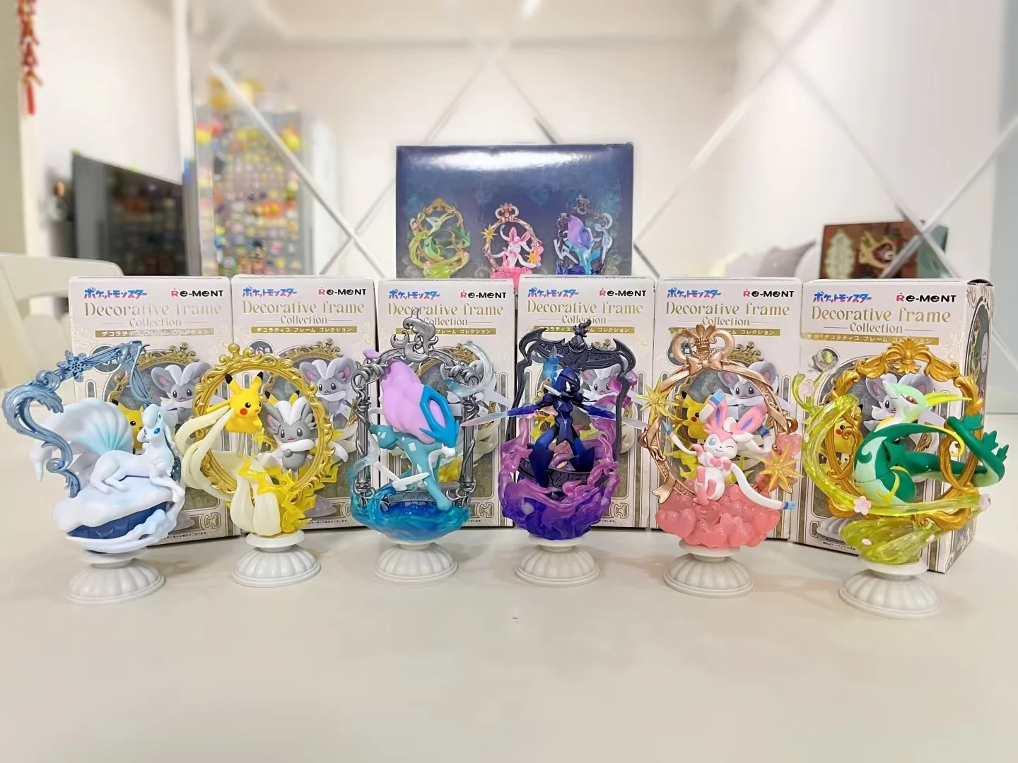 Re-Ment Pokemon Figure Collezione di cornici decorative Alolan Ninetales Ceruledge Serperior Pikachu Suicune Sylveon Giocattoli modello in PVC