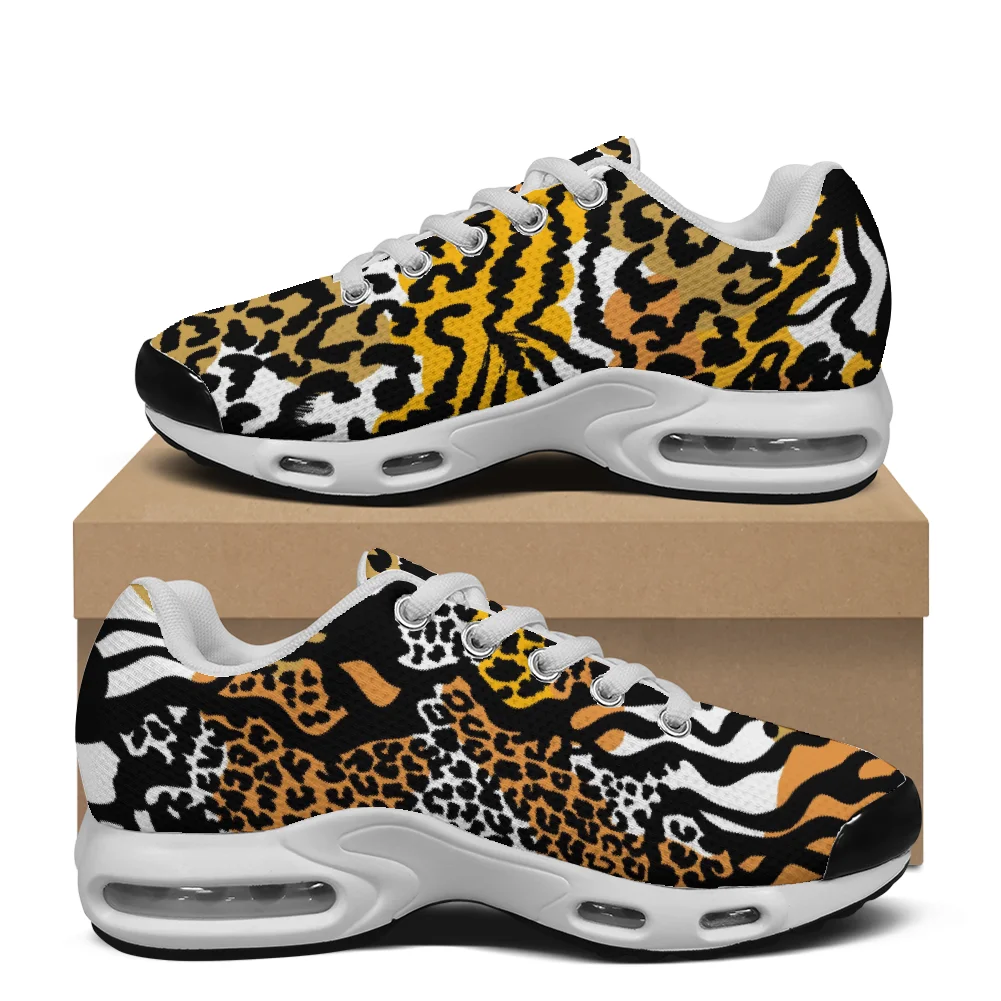 حذاء كاجوال مبطن بالهواء بطباعة الفهد الأصفر مع جزء علوي شبكي مسامي مناسب لكل من الرجال والنساء