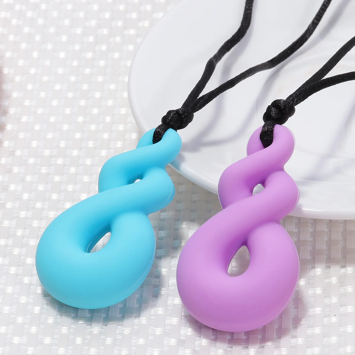 ROSENICE 2Pcs Chewing Necklace Calming Chew Necklace for Autism ADHD Oral Motor Chewing Biting Teething Needs (Light Blue and Pu