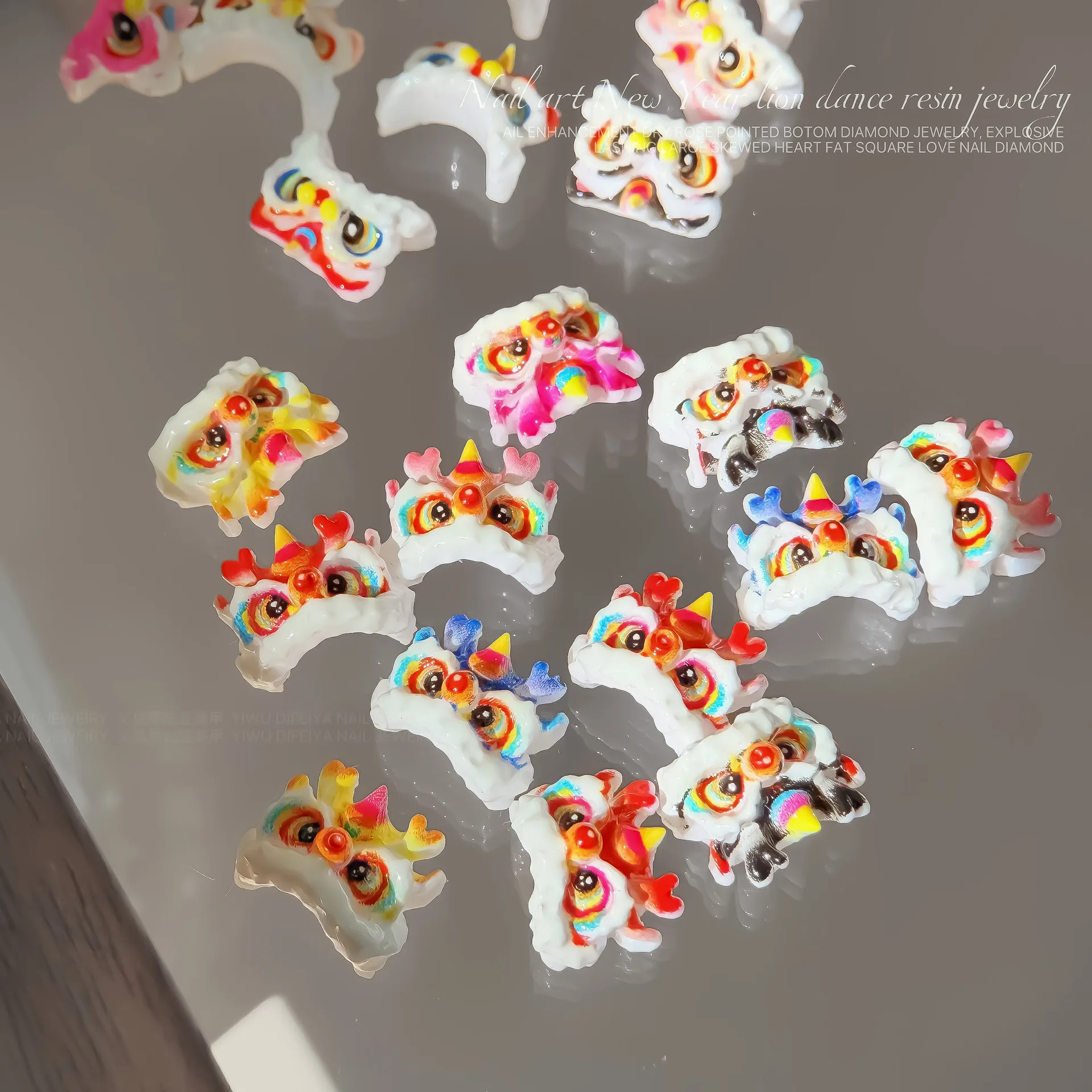 2026 Nieuwjaar Lion Awakening Nagelaccessoires Cartoon 3D Leeuw Kleur Hars Nagelaccessoires DIY Materiaal