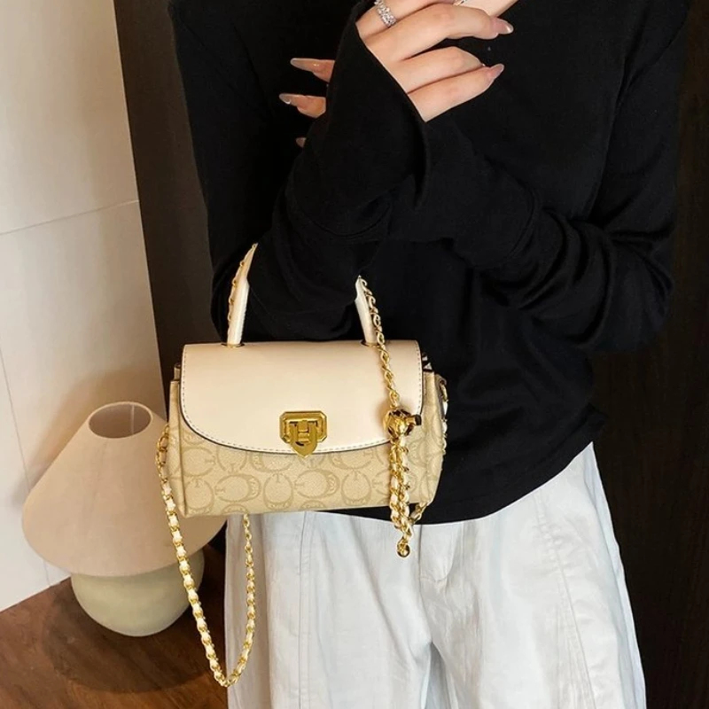 

Французская элегантная женская сумка, креативный дизайн с опцией на одно плечо, европейский стиль для профессионального и повседневного использования