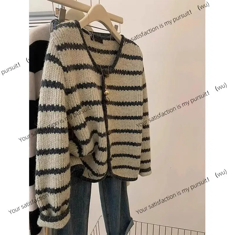 

Retro striped knitted jacket for women's autumn and winter lazy horn buckle v-neck loose short