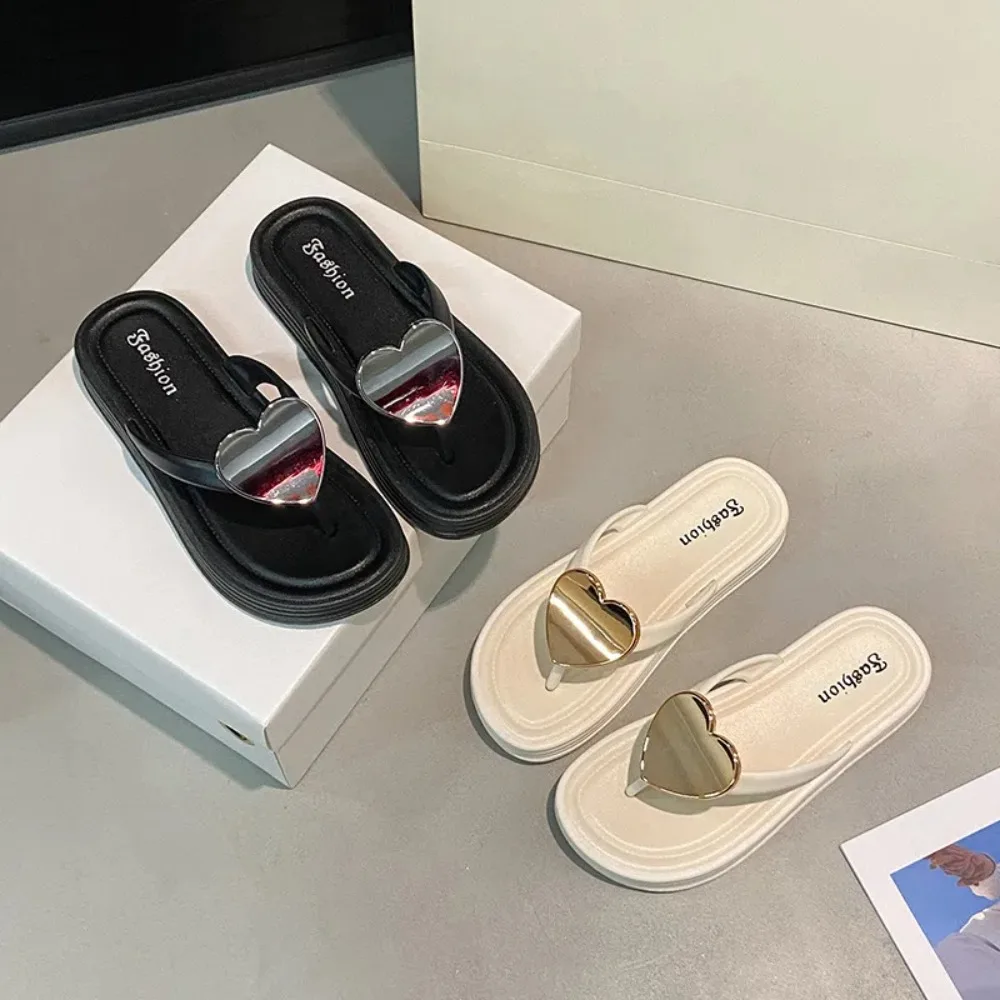

Fashion Open-toe Metal Heart Slippers Soft Sole Non-Slip Slippers for Women PVC Beachwear Shoes Platform Flip Flops Girls