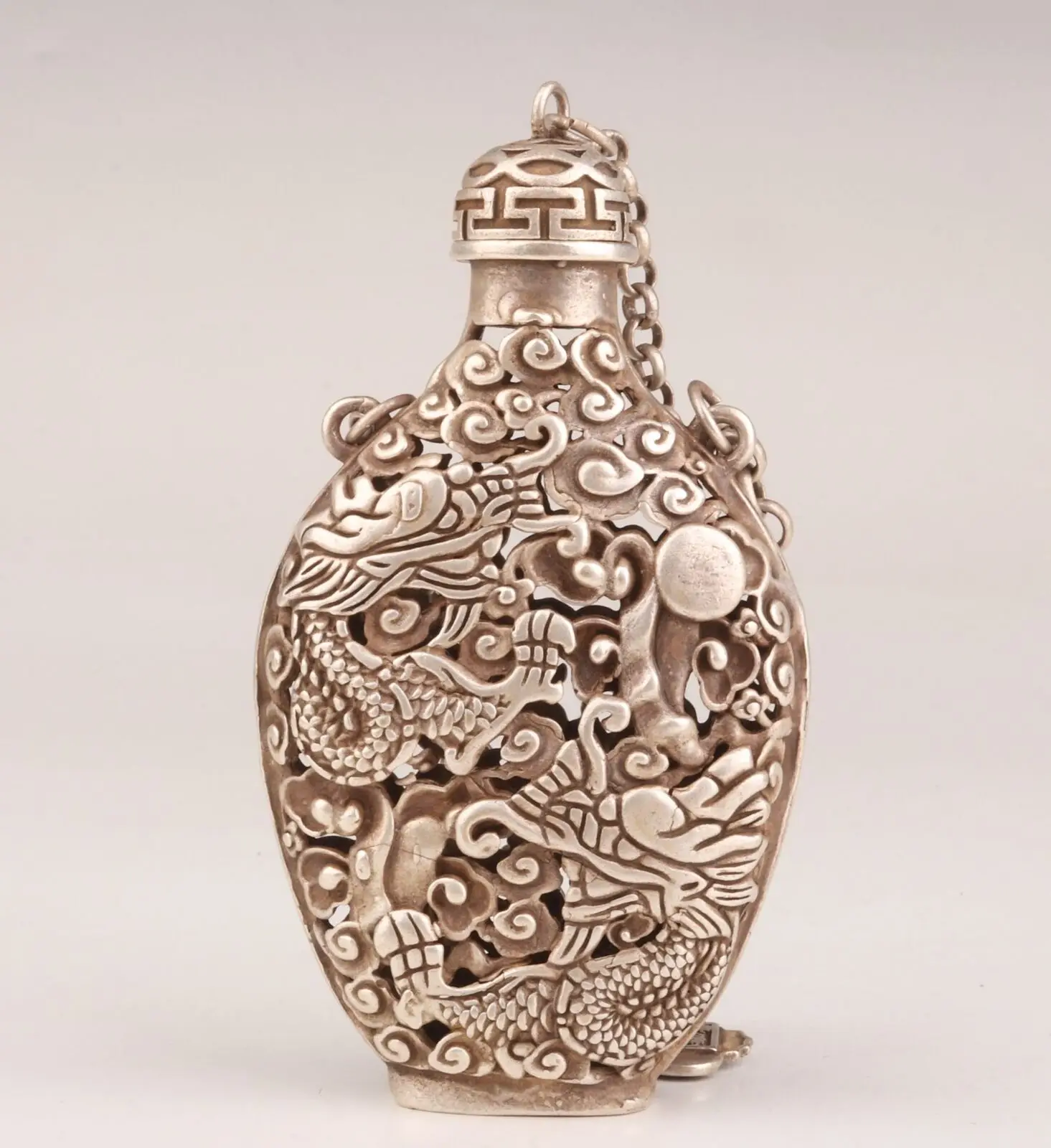 

Chna Tibet-silver Copper HAND-CARVED HOLLOW DRAGON STATUE ROYAL OLD SNUFF BOTTLE small bottle