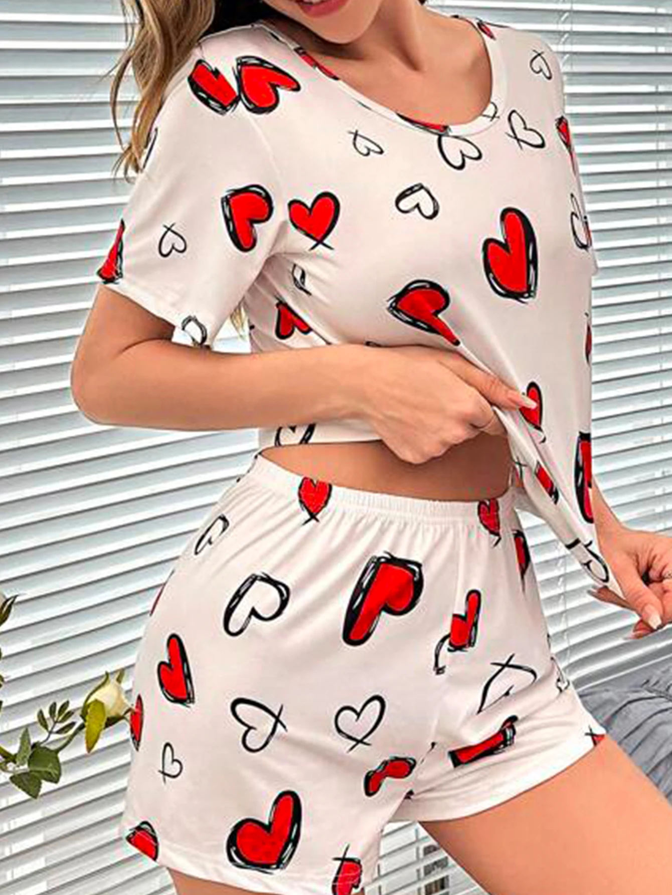 Heart Print Pajama Set Casual Cozy Short Sleeve Round Neck Tee & Elastic Shorts Women Sleepwear Loungewear Set