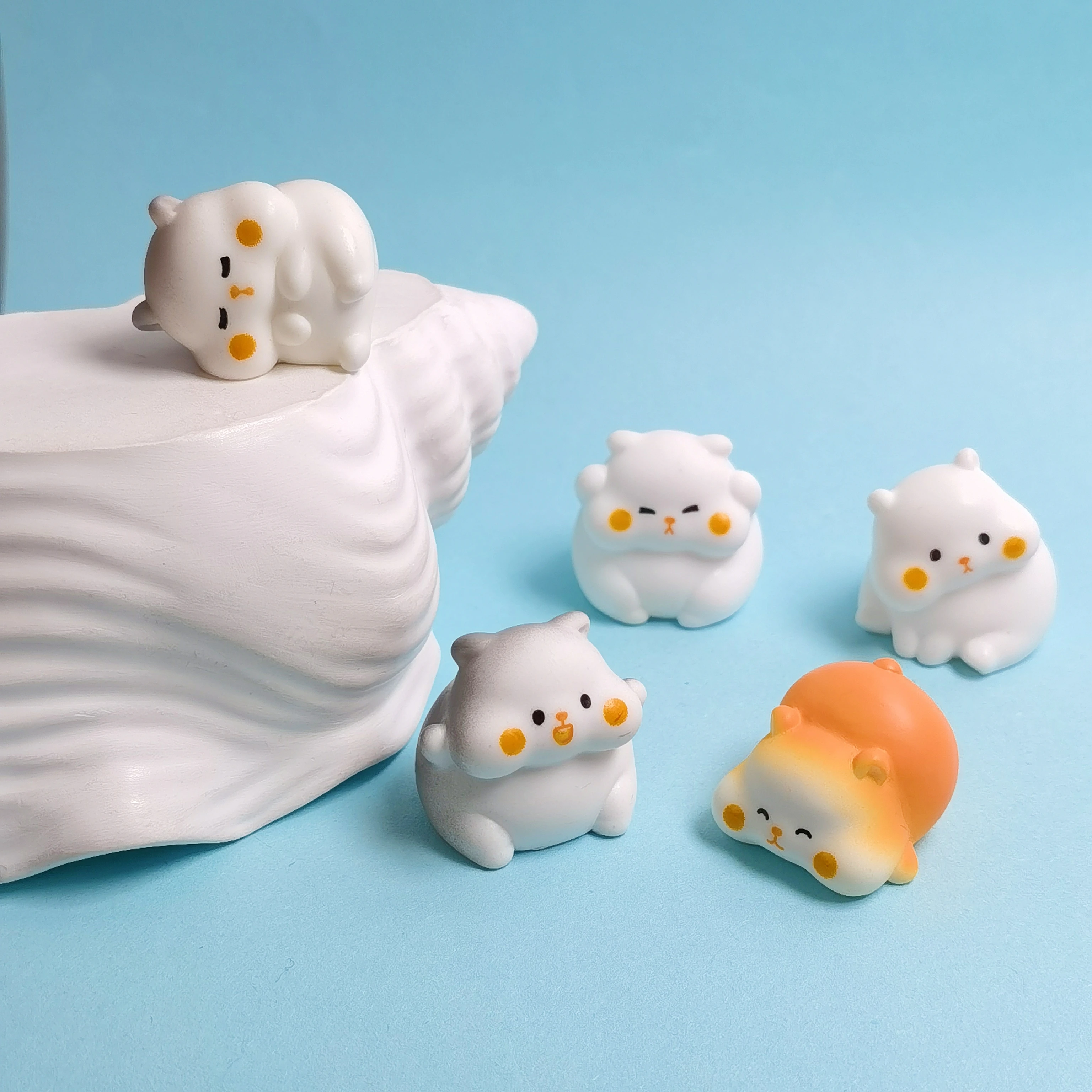 Cute Round Hamster Miniature Model Creative Dollhouse Decor for Home Car Desktop Decoration Mini Ornament