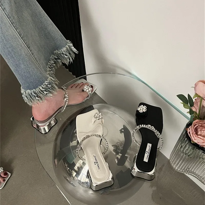 

Fashion Women Slippers Luxury Crystal Low Heels Slipper Summer Open Toe Pinch Toe Sandal Designer Women Flip Flops Banquet Slids