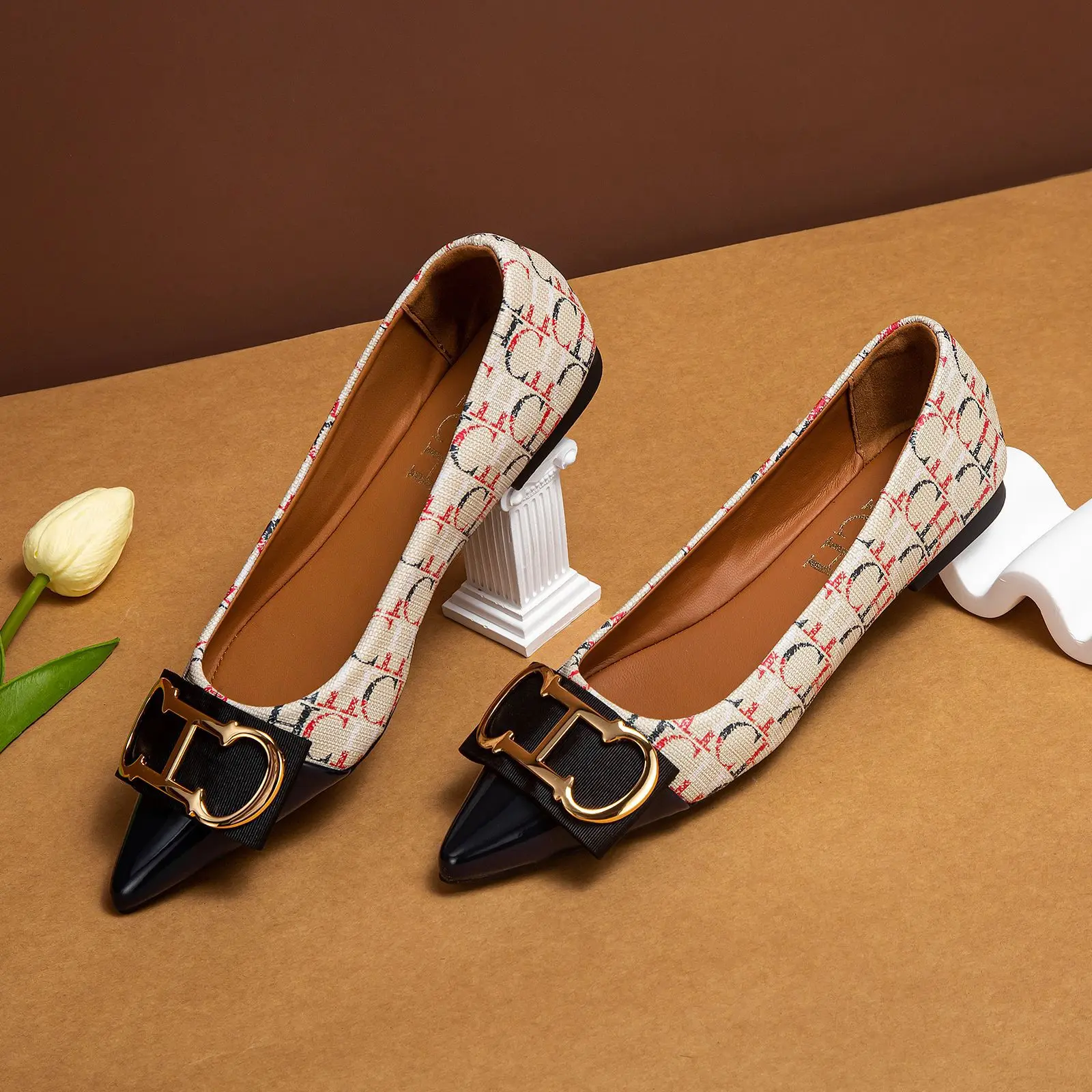 Fashionable and Trendy Women's New Style with Follow-Up Shoe Letter Design Texture Women's Single Shoe