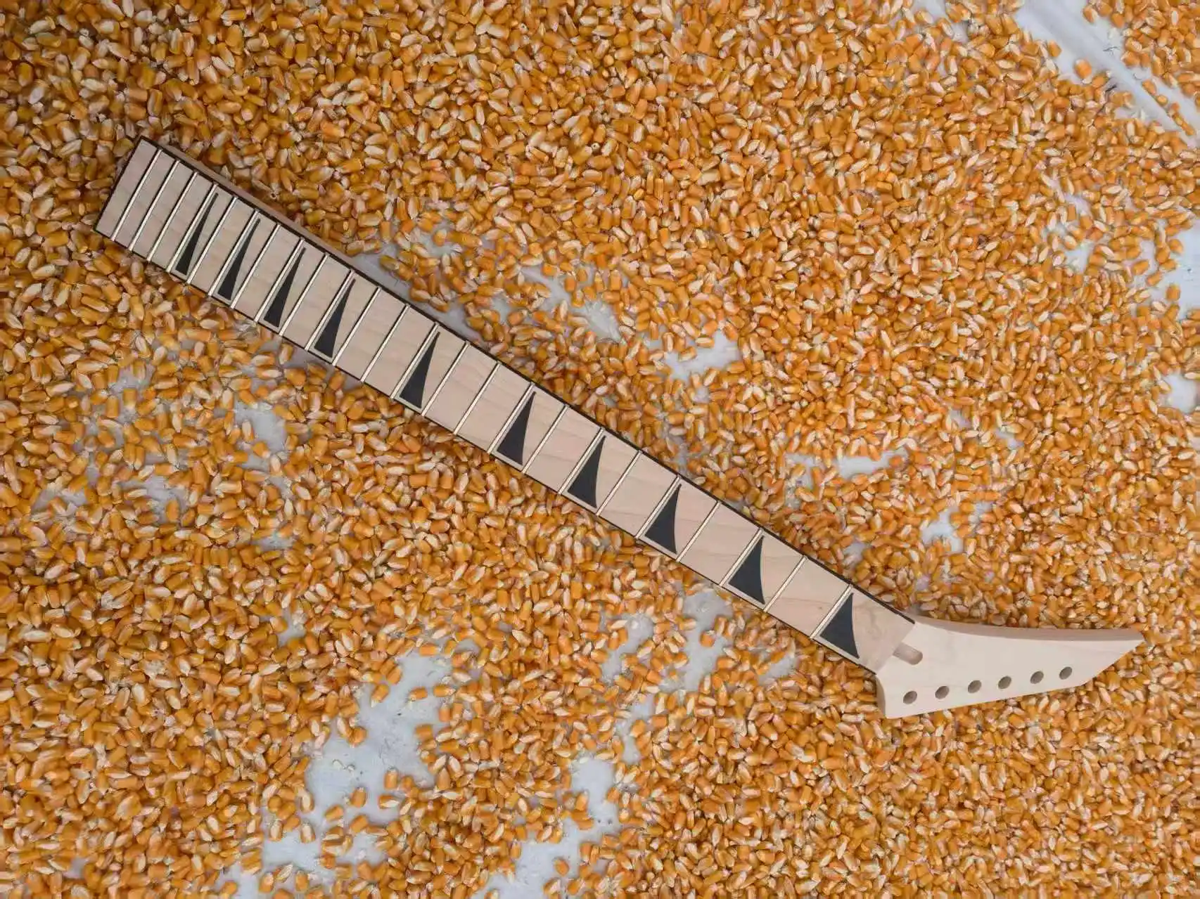 j14-1-gauche-inacheve-guitare-electrique-cou-erable-frette-24-255-pouces-noir-triangle-incruste