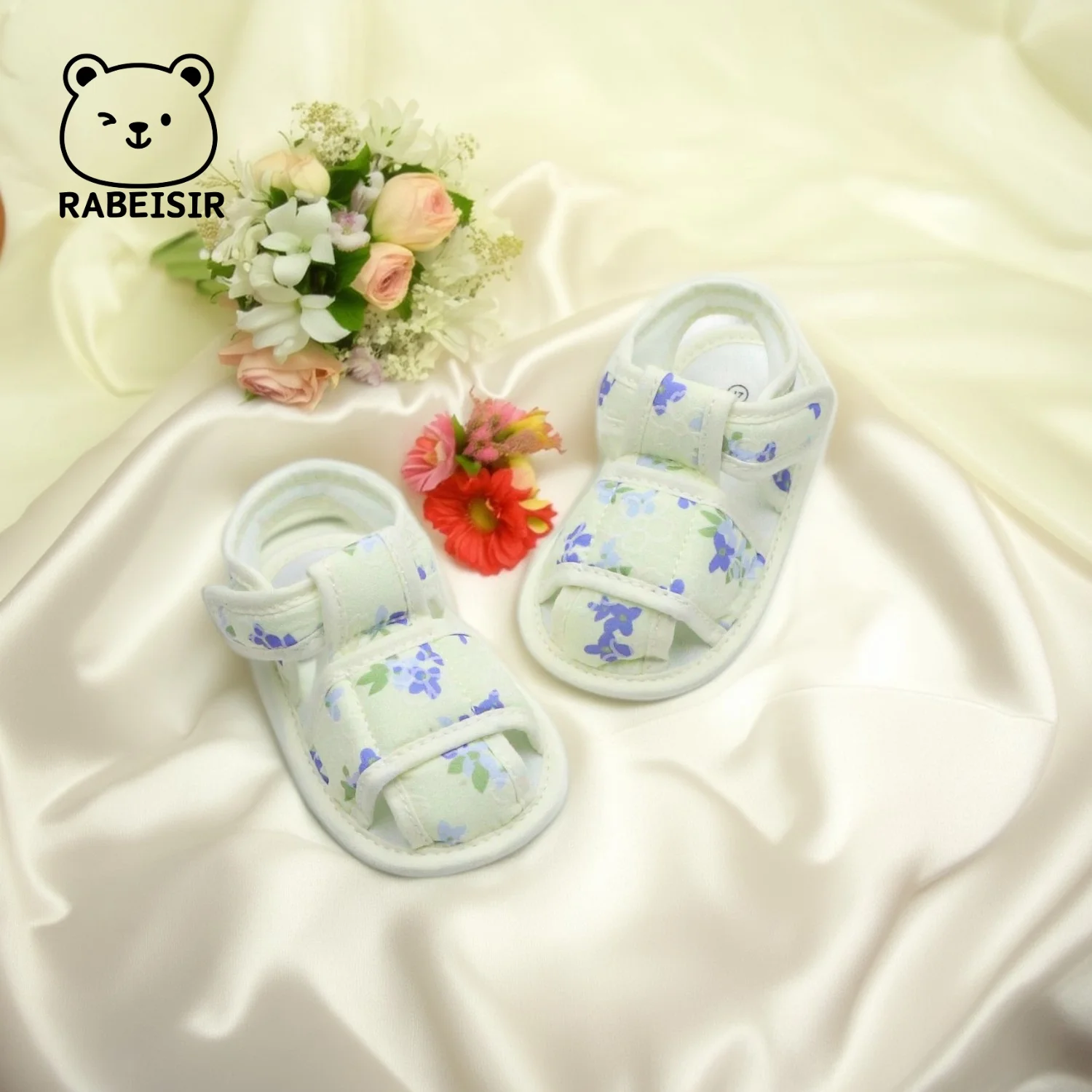 أحذية للأطفال الصغار، صنادل ما قبل الخطوات للفتيات الصغيرات، لون الحلوى، تصميم زهور صغيرة، خفيفة الوزن ومسامية، مناسبة للارتداء اليومي وملابس الحفلات، يمكن ارتداؤها في جميع الفصول