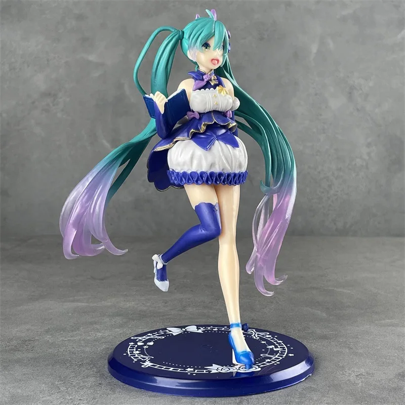 19cm Anime Figure Hatsune Miku Winter Dress Cute Girl Boxed Car Desktop Ornaments Anime periferiche Pvc Model Collection Toy Gift