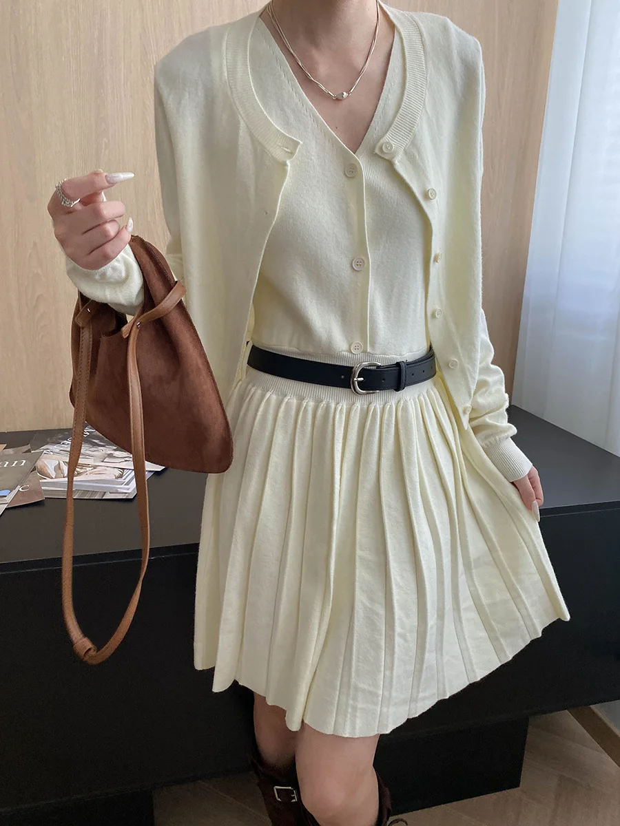 طقم فستان سترة محبوك على الطراز الفرنسي برقبة على شكل حرف V