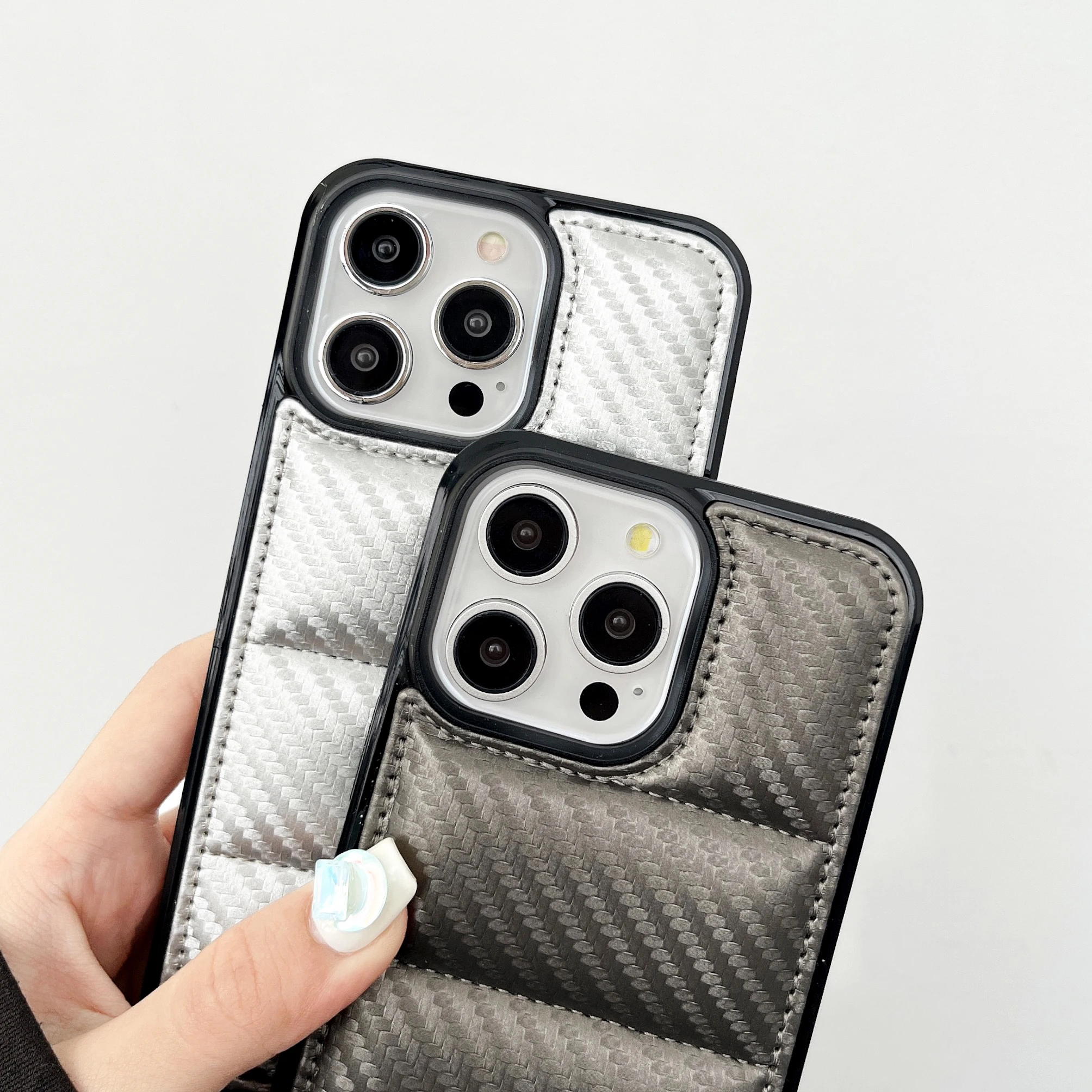 The Puffer Phone Case for iPhone 15 14 13 12 11 Pro Max 3D Down Jacket Soft Touch Fabric Filled Cotton Carbon Fiber Hard Cover