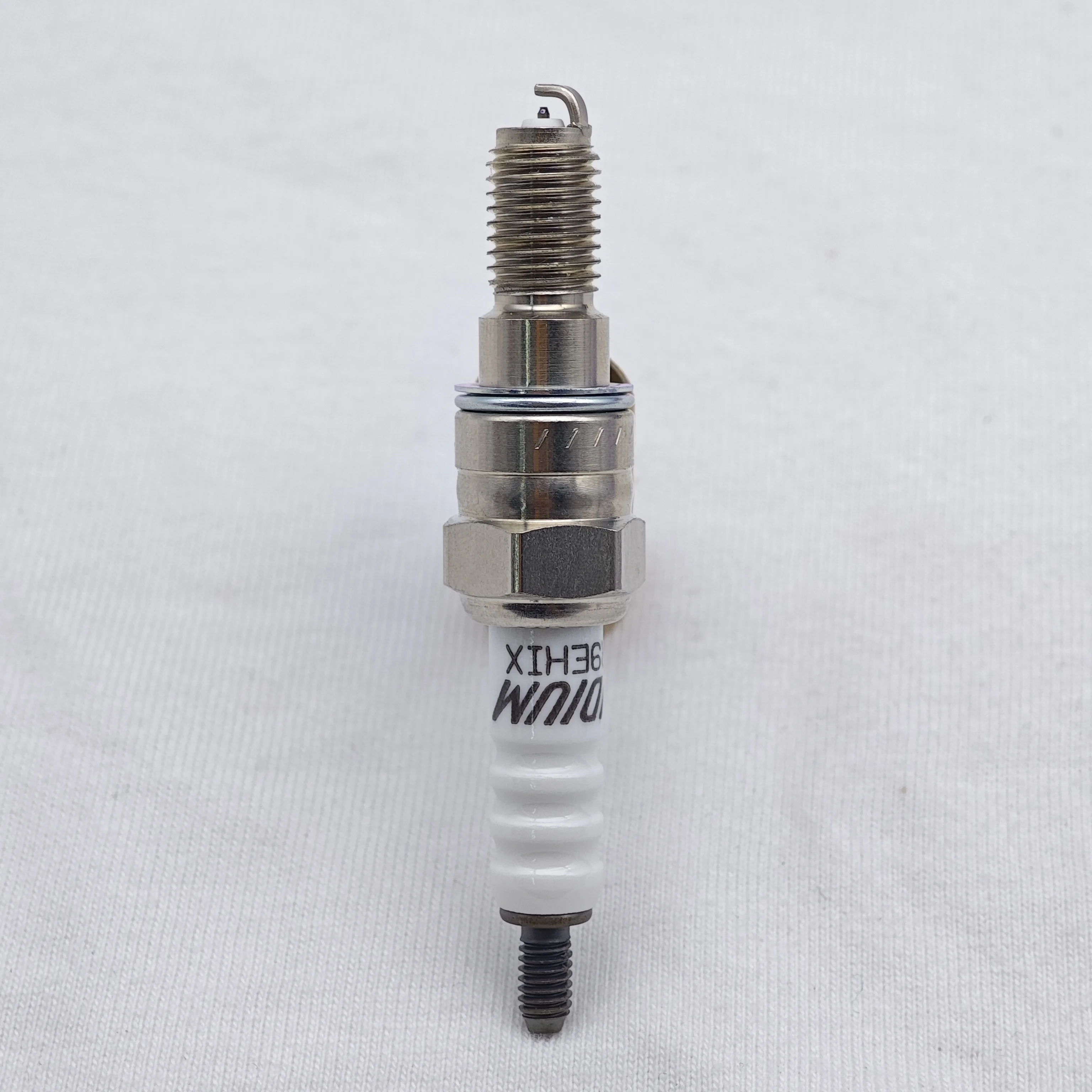 1pcs Original NGK Spark Plug ER9EHIX 6868 96652 Suitable For Upgrade ER9EH etc