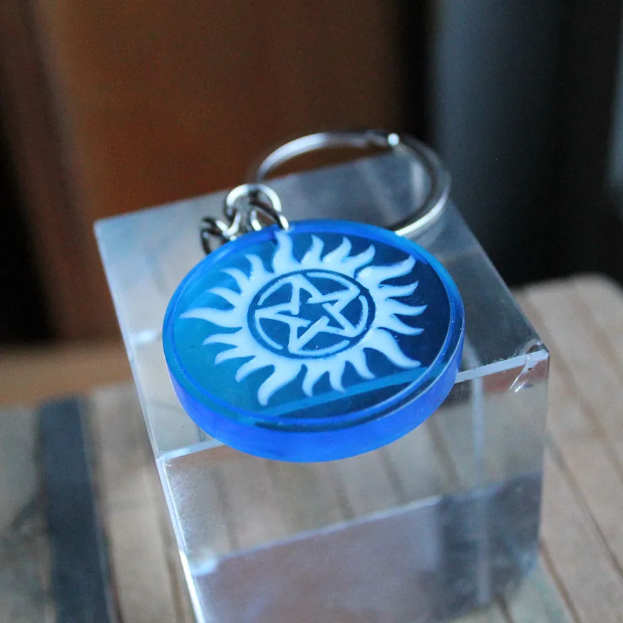 Supernatural Pentagram Keychain Glowing KeyChain Fashion Jewelry Pendant Glow in The Dark Car Bag pendant