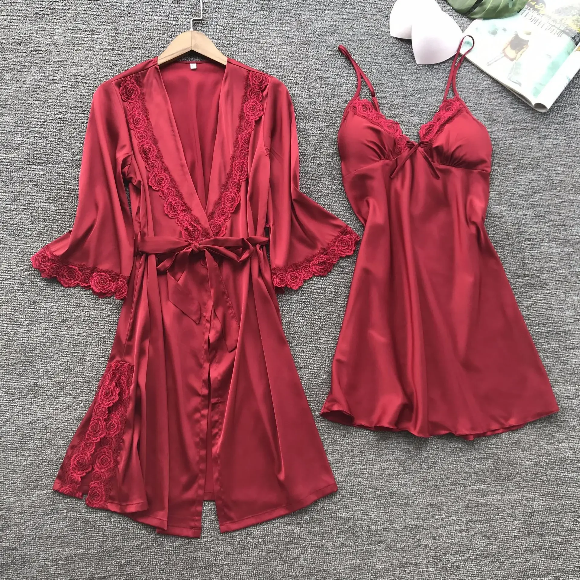 

2024 New Leepwear Female Pajamas Set Satin Home Pyjamamas Lace Robe Sleep Suit V-Neck Wedding Nightwear Wear Nighty&Rob