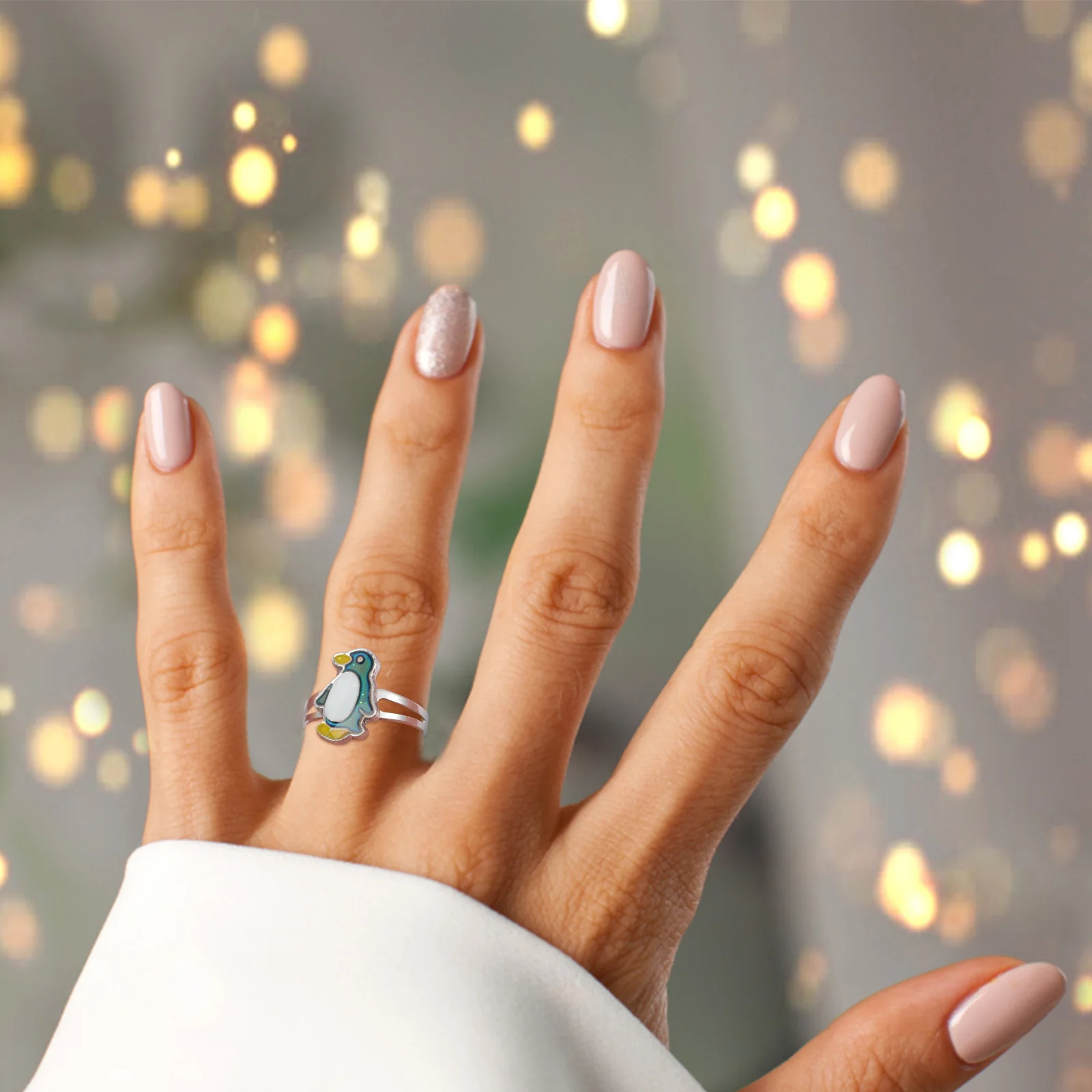 

1Pcs Fashionable Color Changing Open Finger Ring Jewelry For Women Adjustable Penguin Design Rings