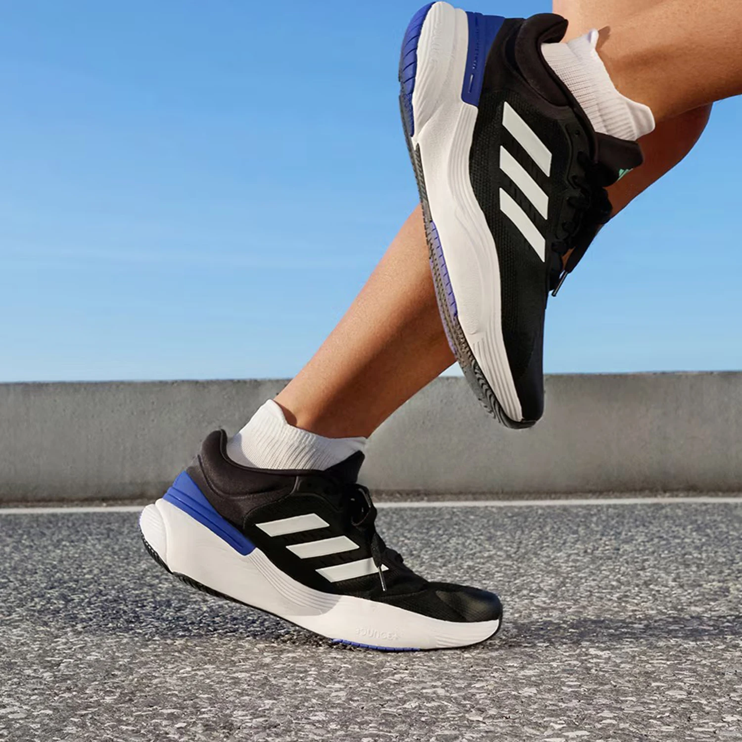 

Оригинальные мужские дышащие кроссовки Adidas с сеткой HP5933