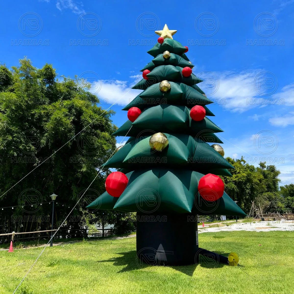 Árbol de Navidad inflable gigante Árbol de Navidad Publicidad al aire libre Dibujos animados 20 pies 22 pies 25 pies 26 pies 30 pies 33 pies Decoración de árbol de Navidad inflable