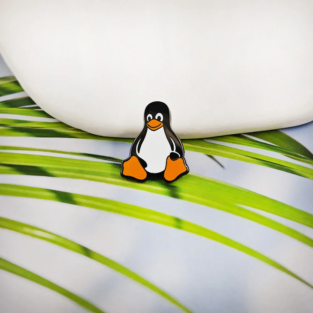 Linux Pinguin Tux Emaille-Anstecknadel Niedliche Cartoon-Tier-Brosche Programmierer IT-Ingenieur Geek Nerd Abzeichen Schmuck Geschenk für Rucksack Kleidung – Detail 3