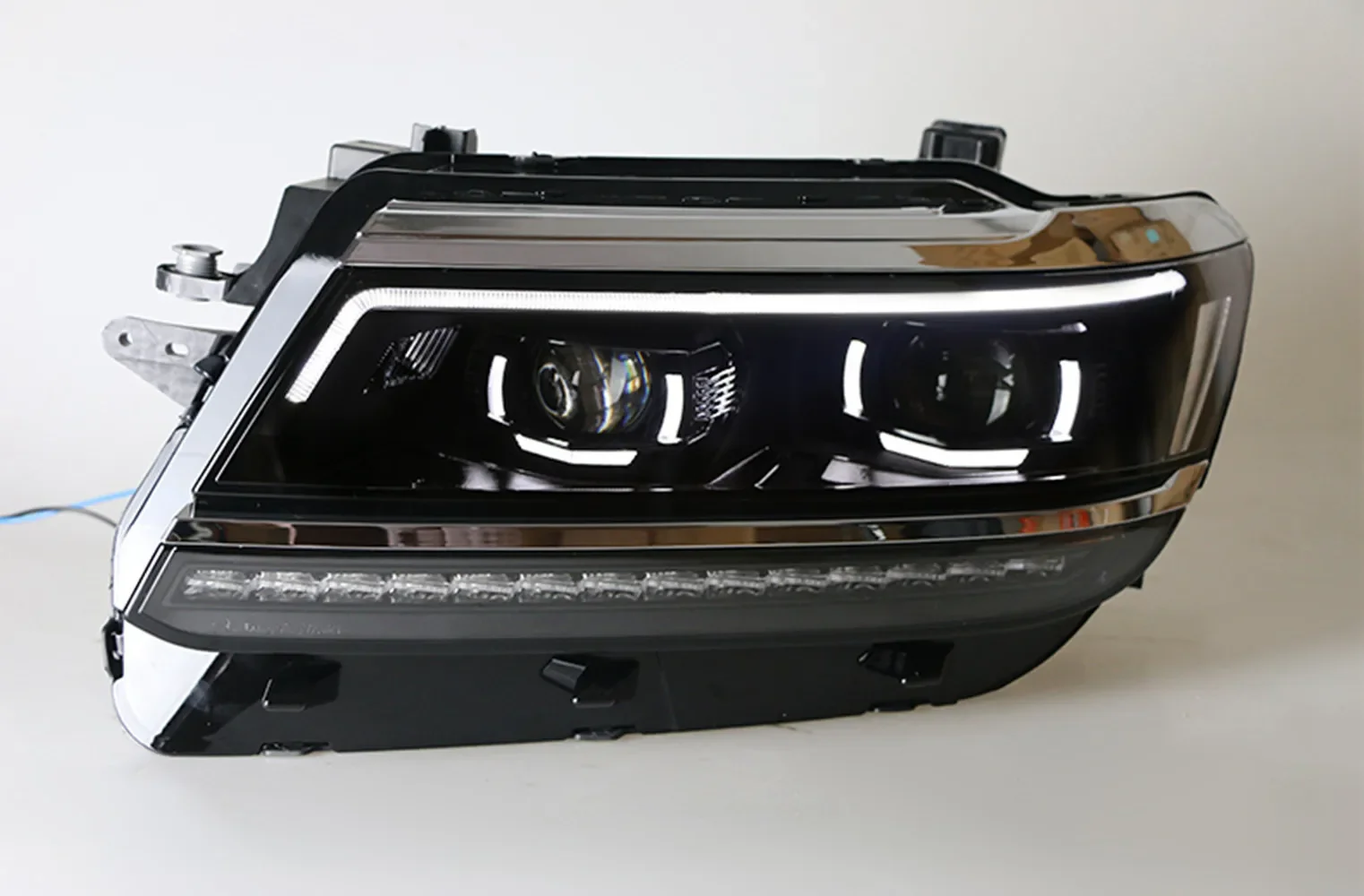 

Led Headlight Angel Eye Daytime Running Light with Turn Signal for Volkswagen Tiguan 2017-2021