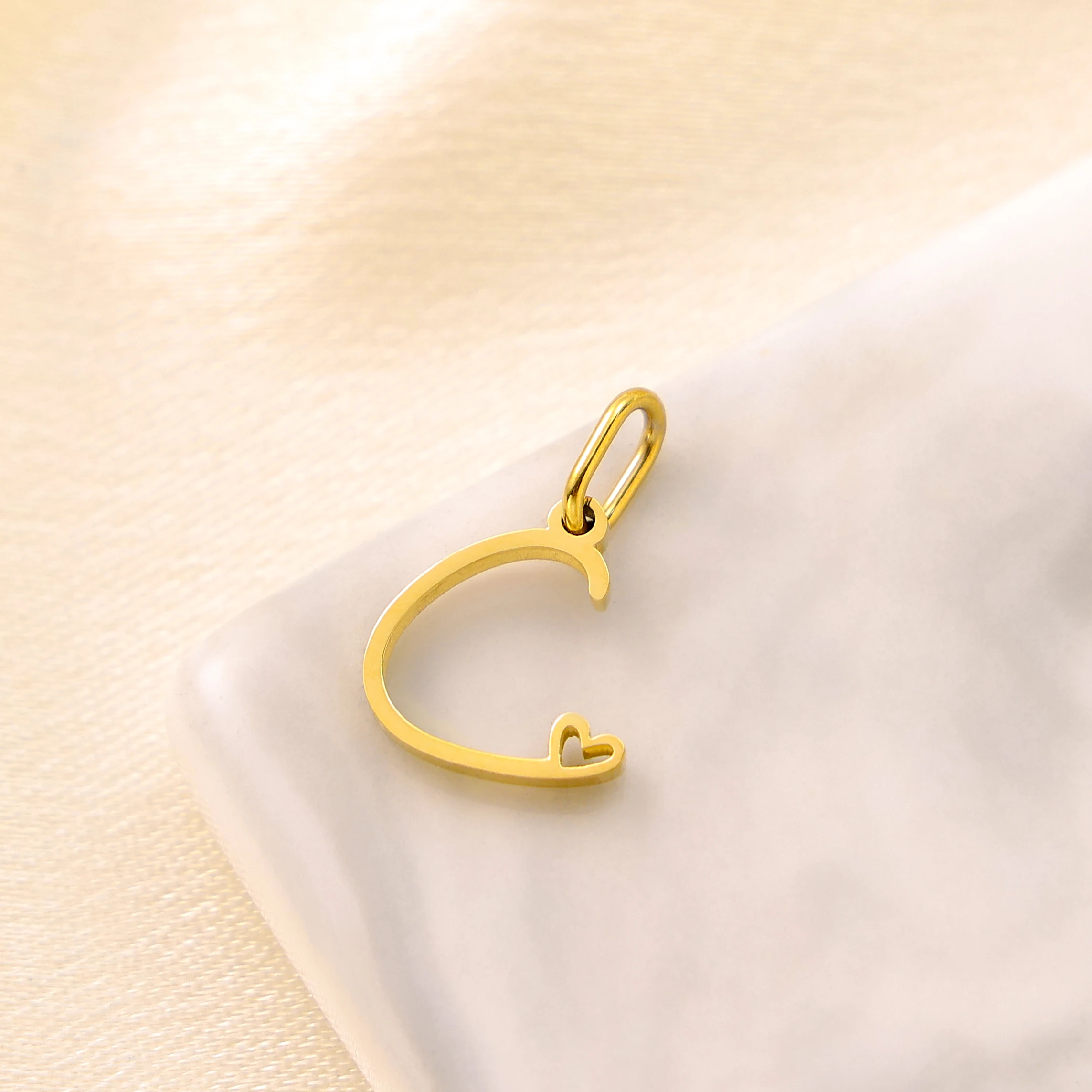 26 letter accessory pendants can be freely paired with necklaces or bracelets, DIY commemorative accessories