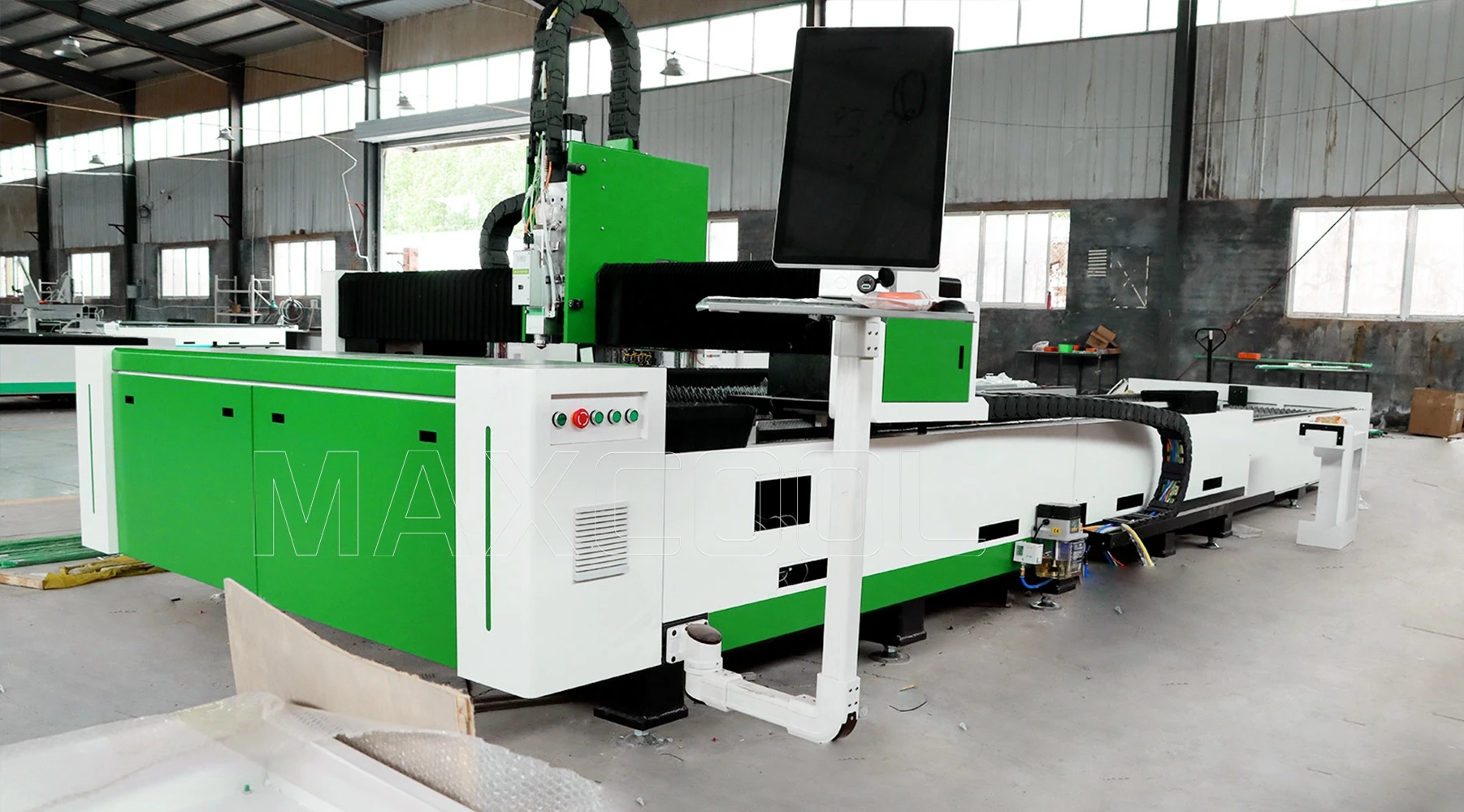 الصين الصانع Maxcool CNC آلة قطع ألياف الليزر الضوئية 3000 واط 6000 واط الألياف القطع بالليزر لوحة الصفائح المعدنية الصلب 1530