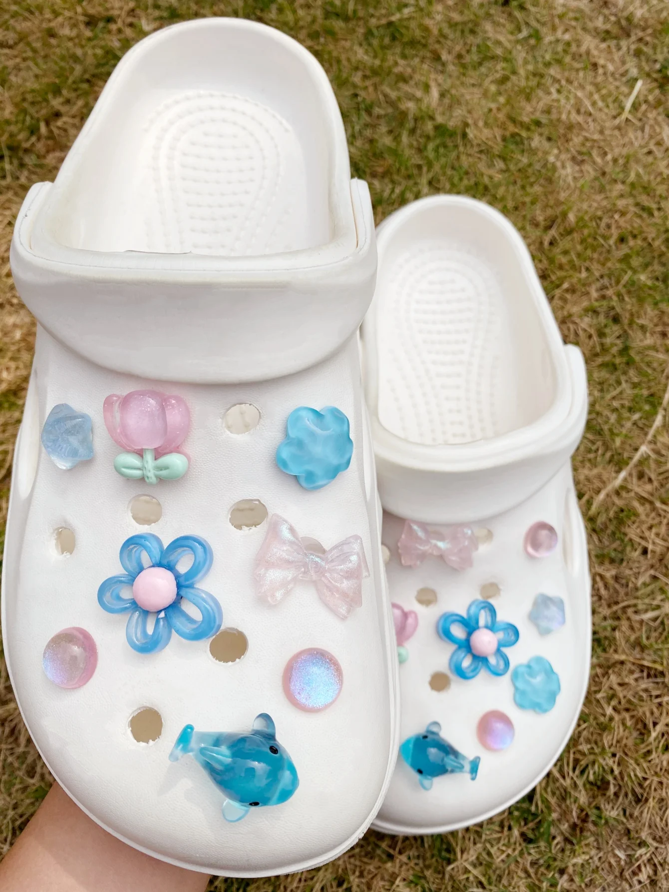 16pcs Fashion Blue Flower Bow ABS Shoe Charms, Detachable DIY Garden Clog Sandal Decorations for All Seasons. Versatile Shoe Cli
