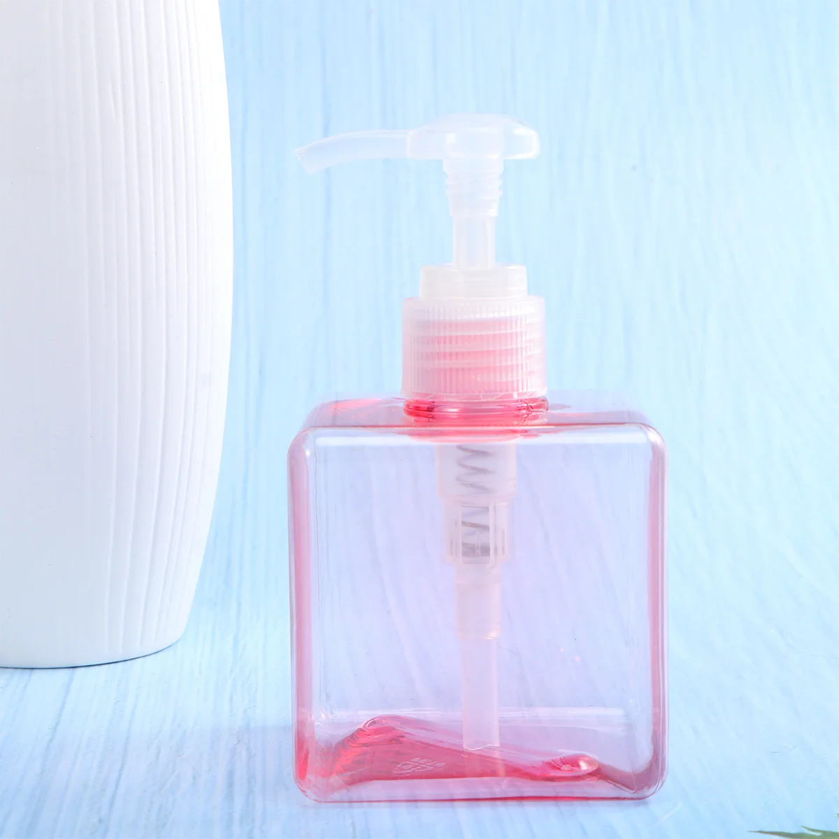 

250Ml 8.4Oz Empty Refillable Square Pump Bottle For Liquid Soap Lotion Shampoo Dispenser Travel Container Transparent Pink