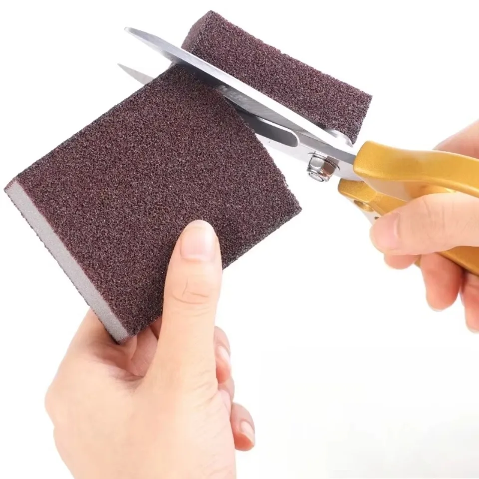 2PCS Magic Emery Cleaning Sponge Descaling Scrub Sponge Rust Removal Cleaner for Kitchen Pot Stove Top Bathroom Household Tool