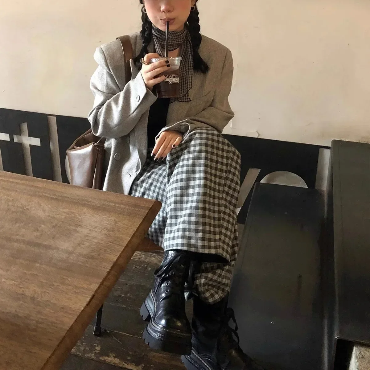 أحذية الشتاء النسائية الدافئة القطيفة مريحة الارتفاع زيادة منصة أحذية الثلوج في الهواء الطلق الدانتيل يصل أحذية قصيرة البني مقاوم للماء