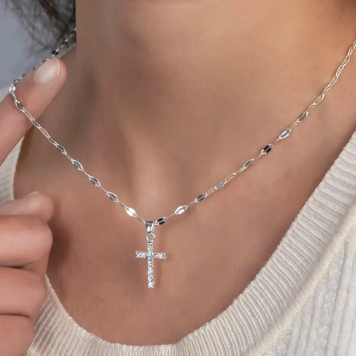 Koreanische Mode-Halskette mit funkelndem Sternenmuster in Silberfarbe für Damen, Schmuck, trendige neue Luxus-Kristall-Kreuz-Anhänger-Halsketten