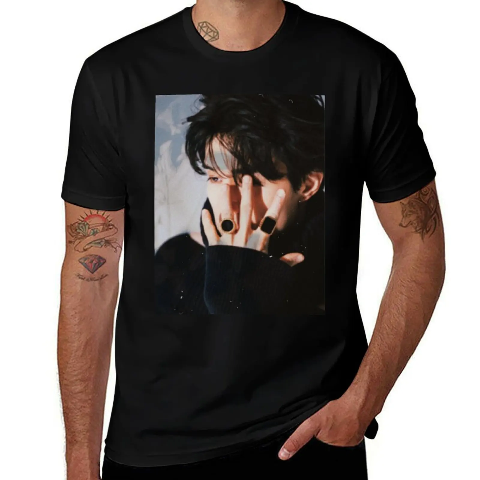 

Lee Dong Wook T-Shirt Minimalist Plain Crew Neck T-Shirt