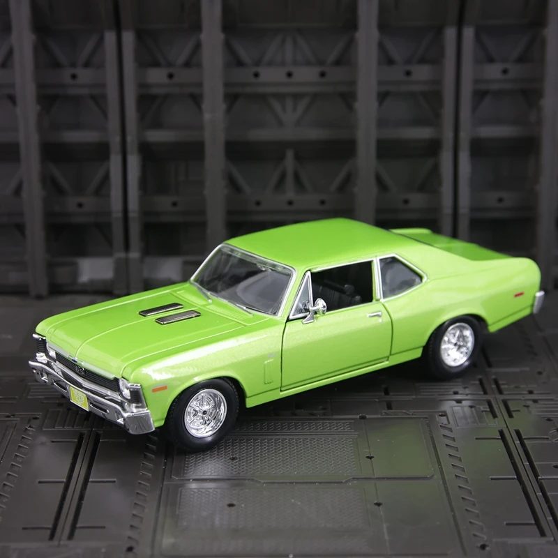 

Maisto 1:24 Simulated Chevrolet Nova SS 1970 alloy car model ornament collection, doors and hood can be opened