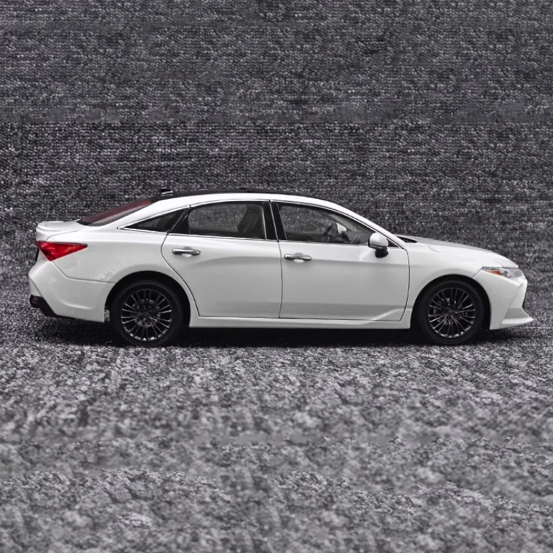Original Diecast 1:18 Scale AVALON Alloy Car Model Simulation Toy Finished Product Collection Gift Static Model Display