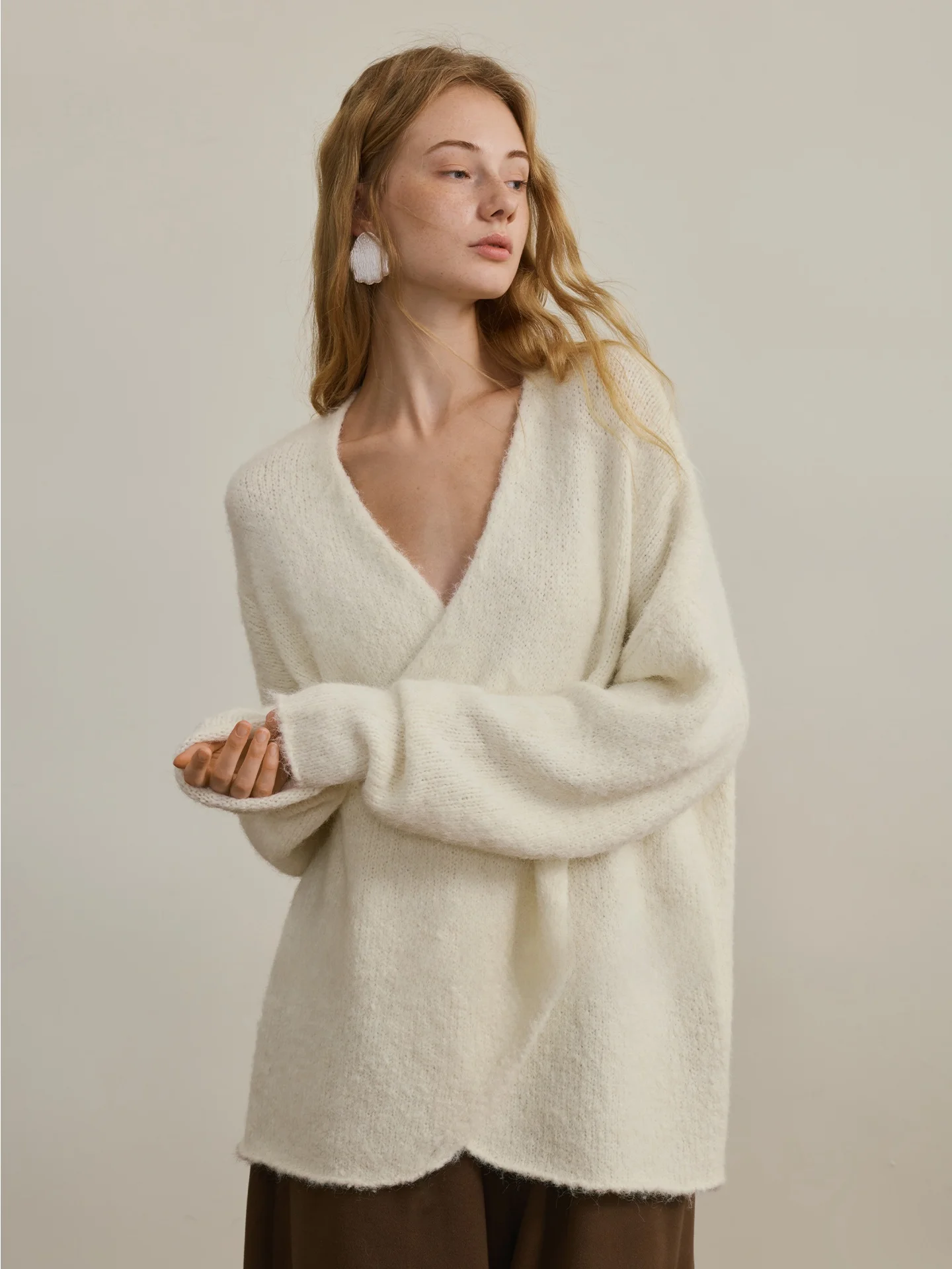 

Женский свитер AEL с V-образным вырезом, свободный, вязаный, удлиненный, весна 2026, новинка, комфортный, средней мягкости