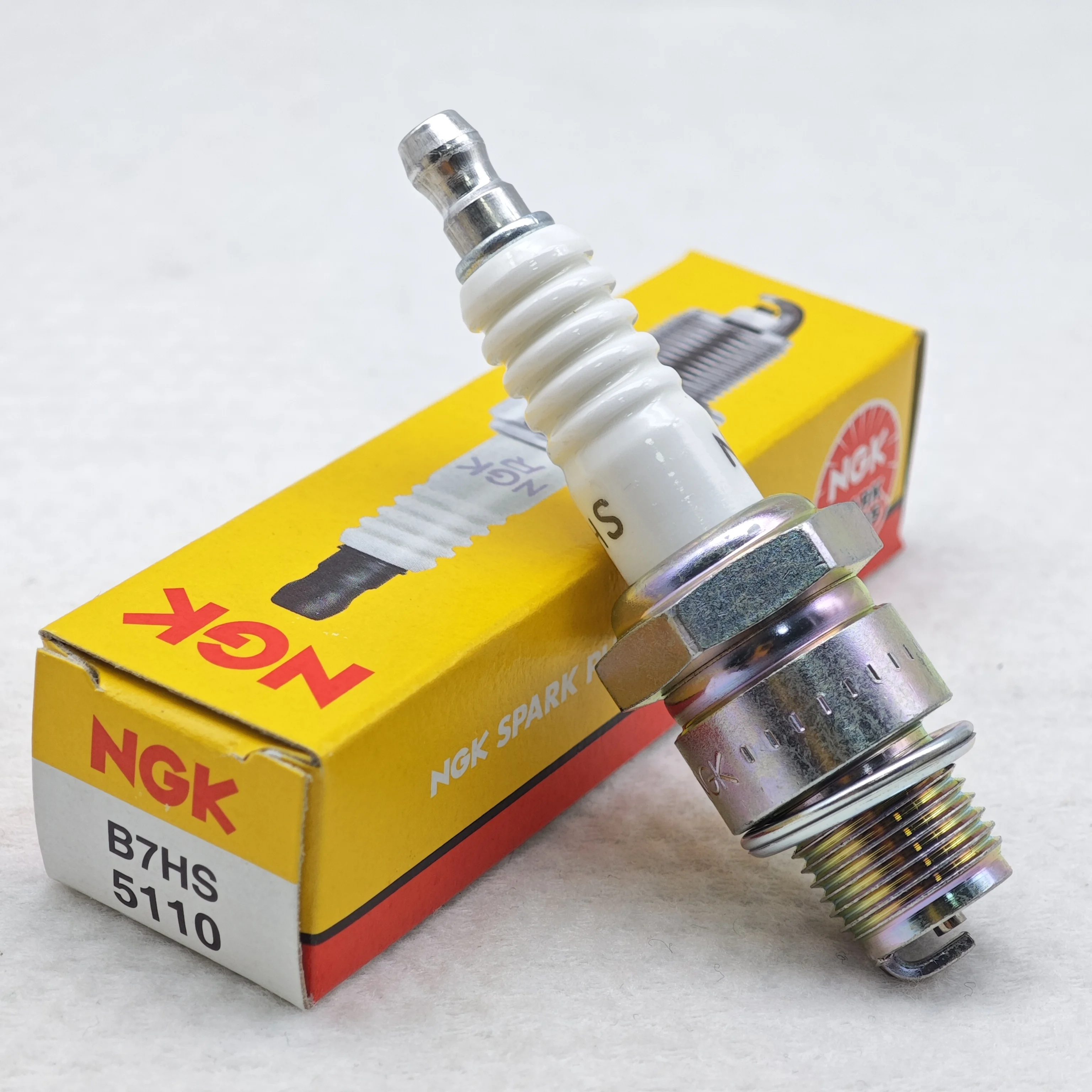 

1pcs Original NGK Spark Plug B7HS 5110