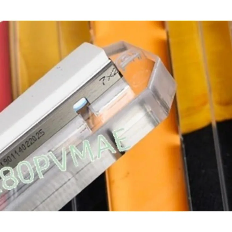 Strap knife mold positioning embryo material, knife mold can be customized in a variety of styles, handmade leather tools