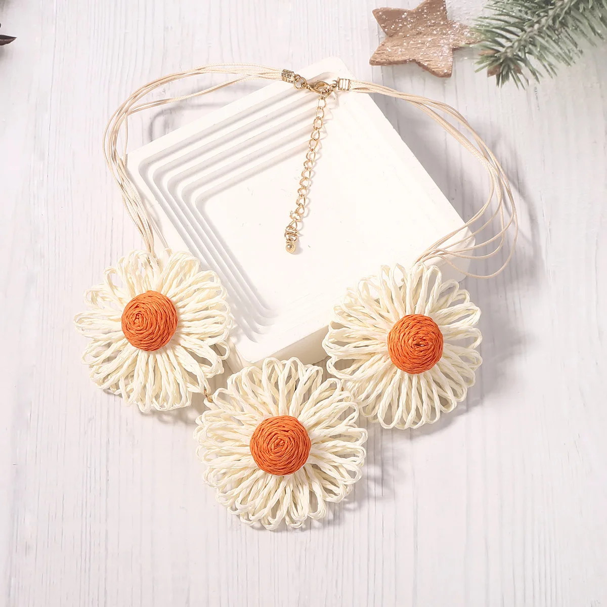 Holiday style new raffia hand-woven big flower design women's fresh and sweet pendant necklace