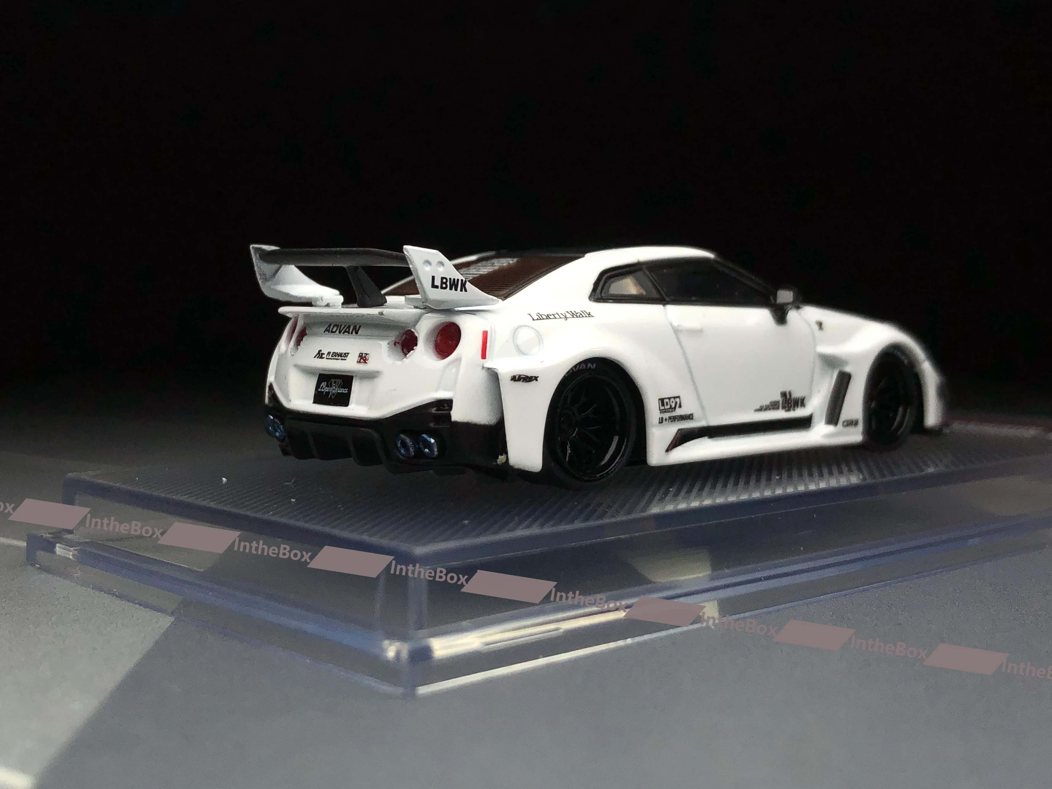 CM MODEL LB-Silhouette WORKS GT 35GT-RR R35 LBWK SCALE 1/64 Diecast Model Car Collection Limited Edition Hobby Toys