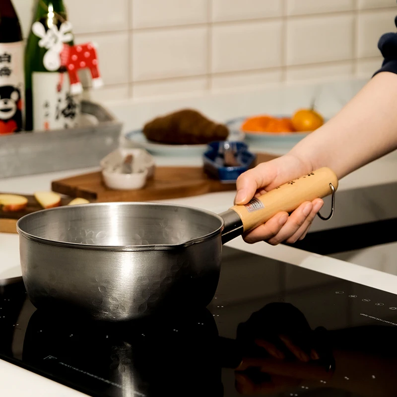 

Stainless Steel Snow Pot with Cherry Wood Handle Thickened Noodle Pot Fast Boiling Quick Cook Soup Pot for Baby Food