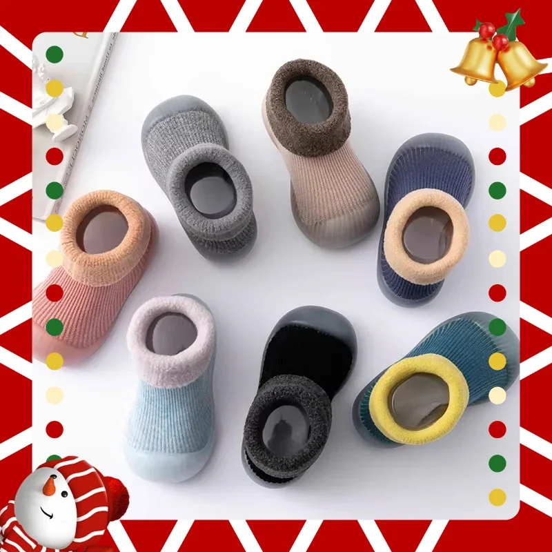 Un par de zapatos versátiles para bebés pequeños con suelas blandas, zapatos de interior antideslizantes para niños y calcetines de suelo, gruesos y cálidos